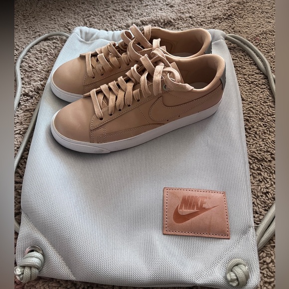 NWOT Nike Air Force with shoe bag - Picture 3 of 8